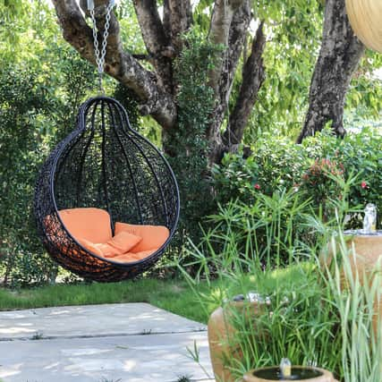 Garden swing seats and outdoor porch swing to enjoy your backyard