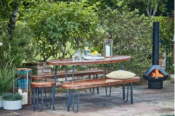 Al fresco dining can be a delight during the summer