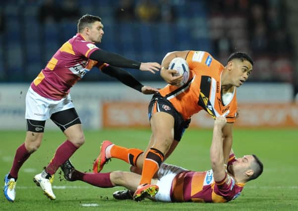 GOING NOWHERE: Huddersfield Giants' Danny Brough, left, and Joe Wardle, right, tackle Castleford's Junior Moors

.