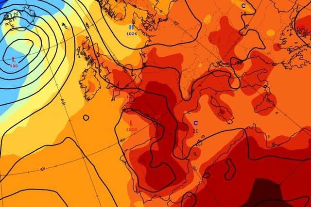 The TUC is calling on employers to relax their dress code during the heatwave