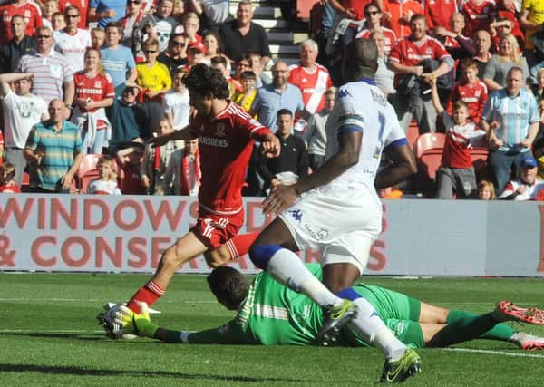 Diego Fabbrini beats Leeds United goalkeeper Sivestri to score Boro's third goal.