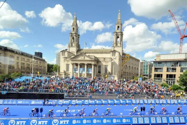 The Elite Mens Race pass through transition in Millenium Square at the Columbia Threadneedle World Triathlon in Leeds. Picture: Tony Johnson.