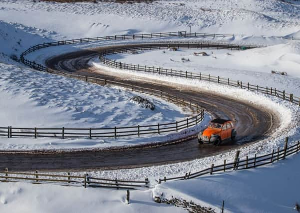 12/02/18

A bright orange Citroen 2CV climbs up the road from Edale to Mam Tor near Castleton in the Derbyshire Peak District.

All Rights Reserved F Stop Press Ltd. +44 (0)1335 344240 +44 (0)7765 242650  www.fstoppress.com